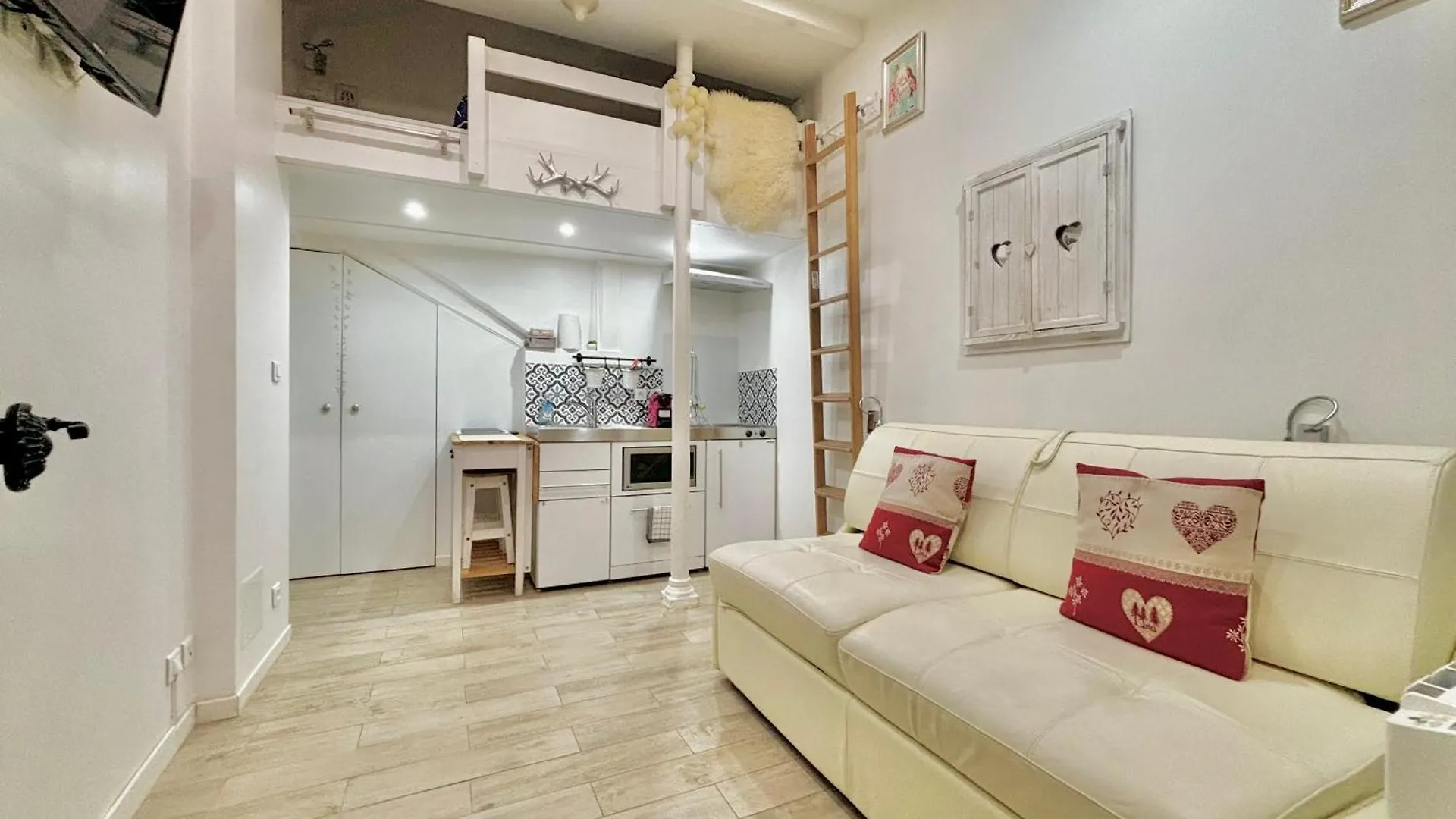 Apartamento Superb Tiny House In Heart Of Paris 1St!